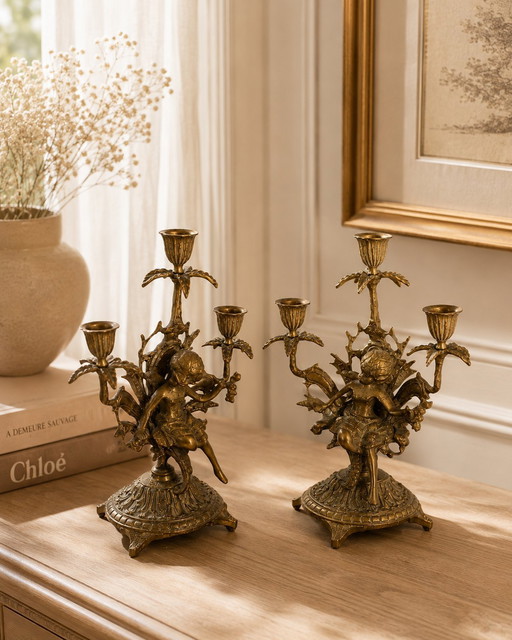 Rara coppia di candelabri in bronzo massiccio del XIX secolo con ninfe, segni di lima, marchio di fonderia, fusione in sabbia