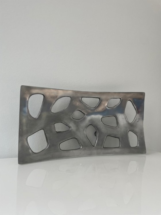 Image 1 of Artistieke aluminium schaal met opengewerkt patroon