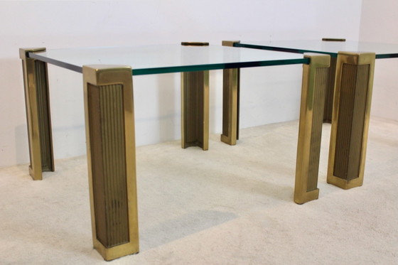 Ensemble de deux grandes tables d'appoint Peter Ghyczy en laiton et verre (photo 4 sur 8)