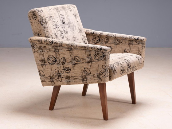 Par de sillones tapizados de mediados de siglo con tela floral, Checoslovaquia, 65 × 75 × 85 cm – Wood (photo 3 of 5)