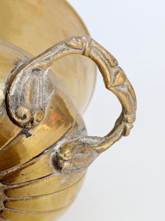 Image 1 of Cache-pot sur pied en laiton vintage, orné, style classique des années 1960