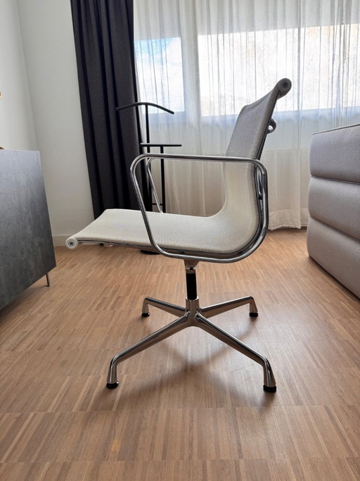1x Eames EA108 Bureaustoel Blanco Netweave