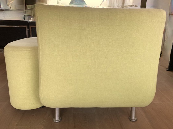 Image 1 of Poltrona color verde pistacchio con bracciolo removibile