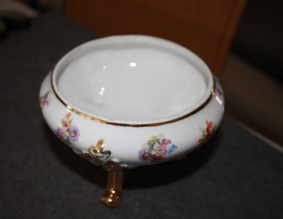 Image 1 of Sucrier en porcelaine avec décorations dorées - 14 cm de haut, 13 cm de diamètre