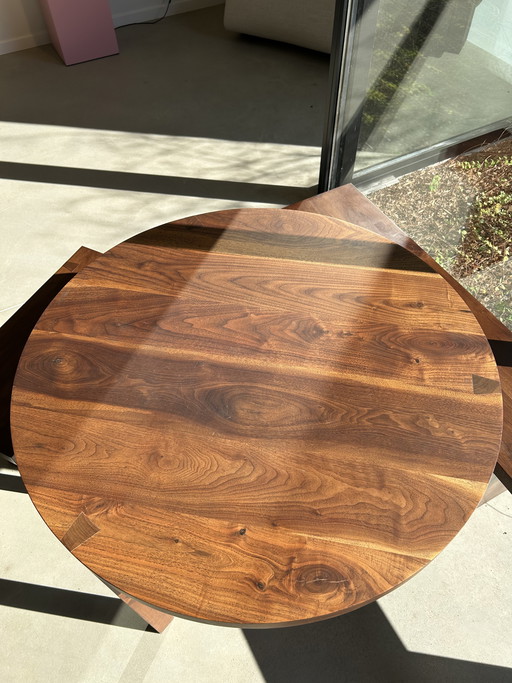 Mesa de comedor de nogal