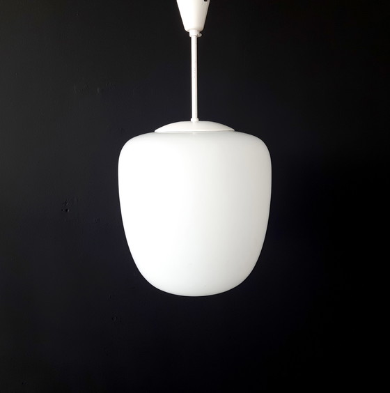 Image 1 of Vintage hanglamp wit matglas met wit metalen armatuur, mcm lamp, glazen schoollamp