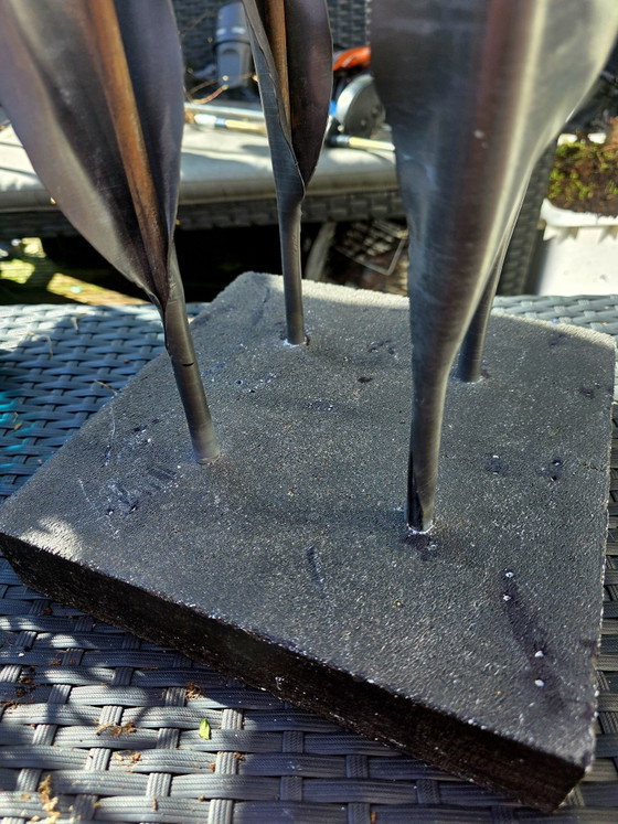 4 black lead roses – Sculpture, Iron, Stone (photo 4 of 9)