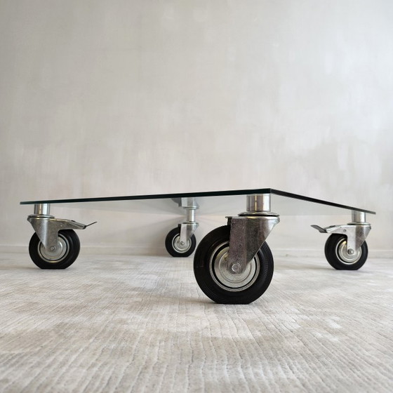 Image 1 of ✨✨ Wunderschöner Designer-Couchtisch aus Glas auf Rollen im Stil von Gae Aulenti Fontana Arte ✨✨