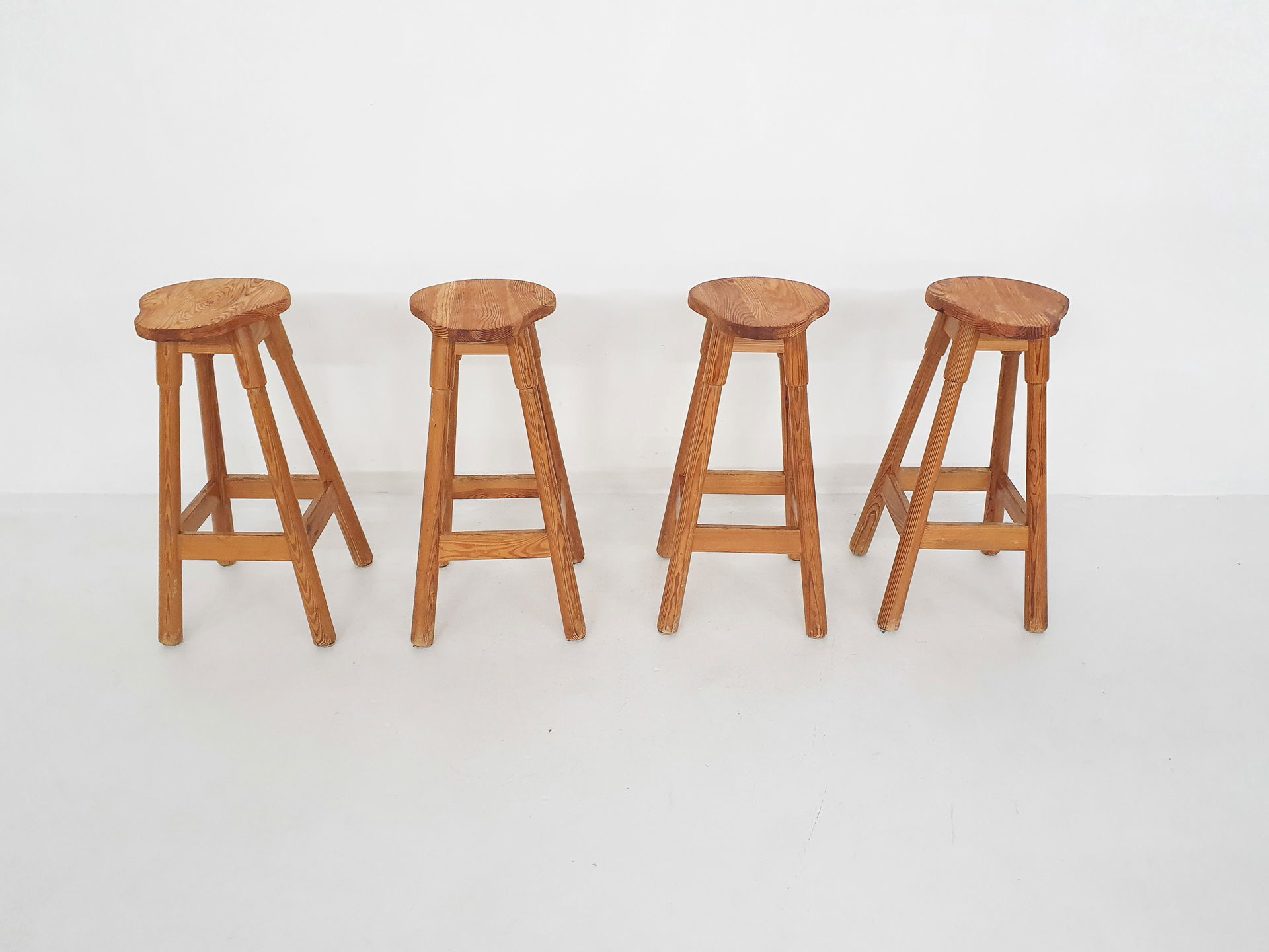 Scandinavian store bar stools