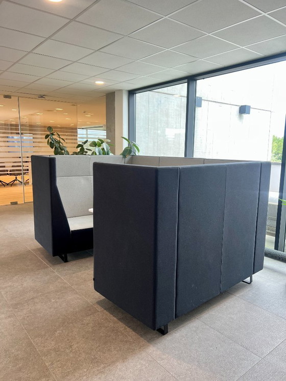 Image 1 of Gloednieuwe vergaderbox