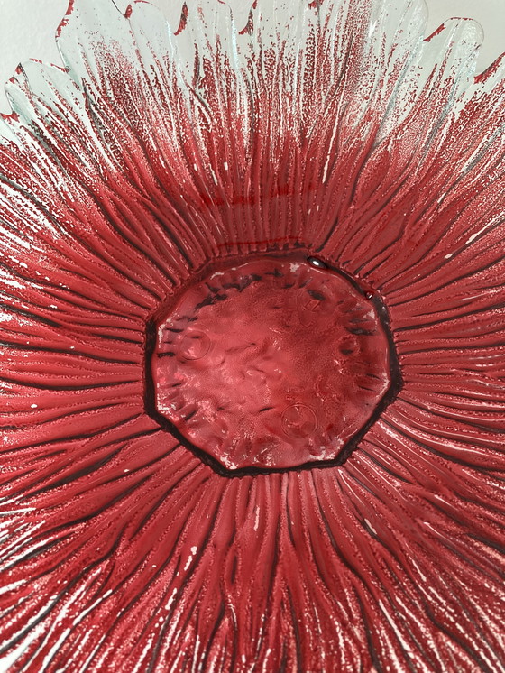 Image 1 of Classico di metà secolo: ciotola a forma di foglia in vetro con centro rosso