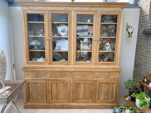 Vitrinekast van PR-Interiors 