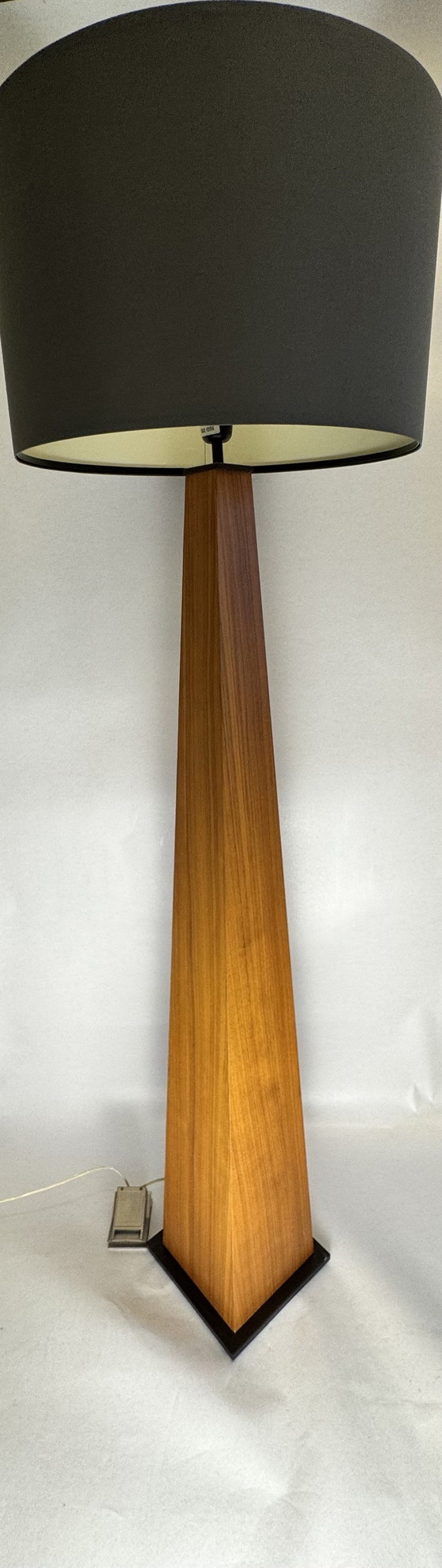 Image 1 of Exclusive wooden floor lamp by Natuzzi - Made in Italy