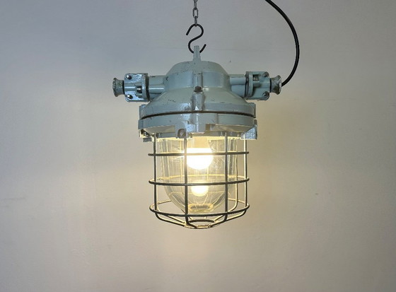 Image 1 of Lampada da soffitto industriale grigia con gabbia in ferro di Elektrosvit, anni '70