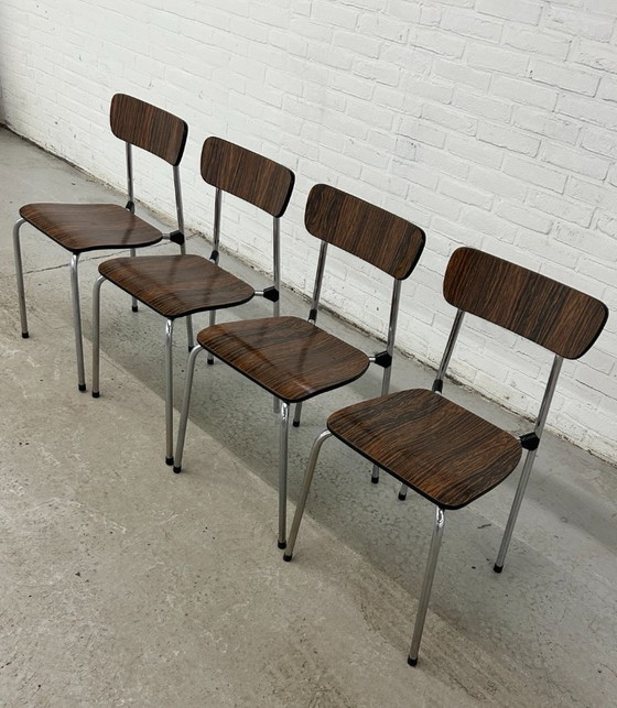 Image 1 of Table vintage en Formica avec chaises