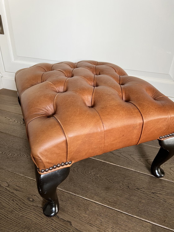 Image 1 of Chesterfield voeten kruk Queen Ann 