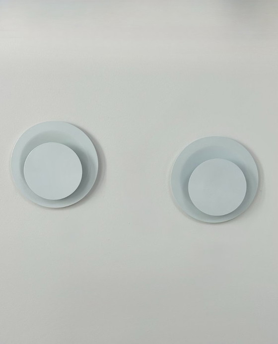 Image 1 of Een paar vintage wandlampen, wit gelakt metaal, Zweden, 1970