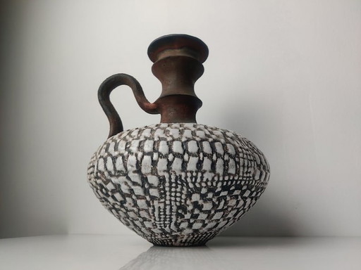Vase pichet en céramique émaillée signé
