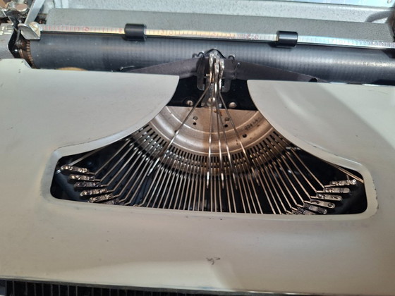 Image 1 of Remington Travel-Riter Deluxe (années 1960) + Documentation originale