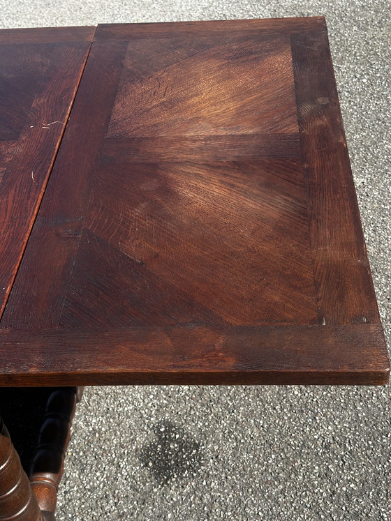 Image 1 of Table en chêne massif à rallonges, pieds tournés XIX e siècle 