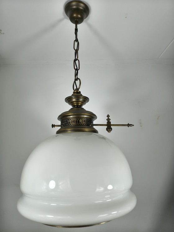 Image 1 of Grote klassieke Vintage hanglamp – 3-lichts opaalglas, open onderkant, patina