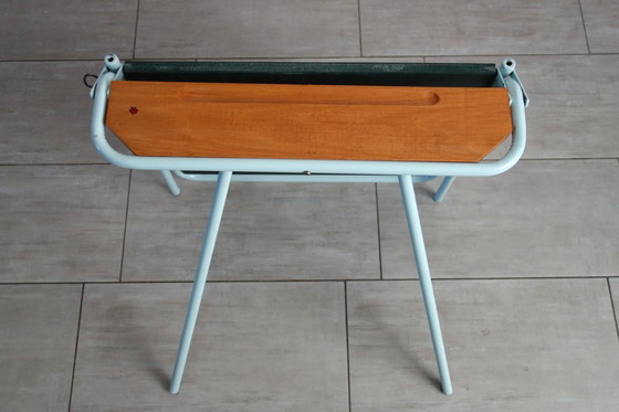 Image 1 of Pizarra escolar plegable antigua de la década de 1960.