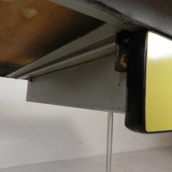 Table Formica vintage, bureau avec 2 tiroirs années 50, Tables de salle à manger, Plastique, Fer, Argenté (photo 14 sur 19)