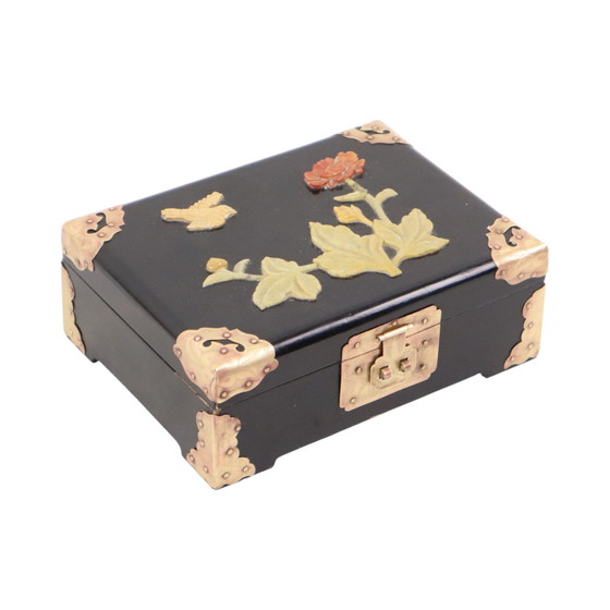 Image 1 of Boîte à bijoux chinoise laquée