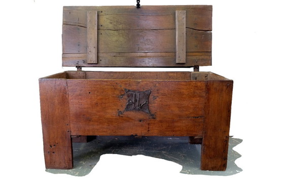 Image 1 of Duitse Stollentruhe eind 16e eeuw