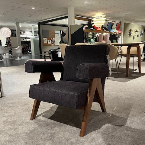 Image 1 of Cassina Capitol Complex fauteuil