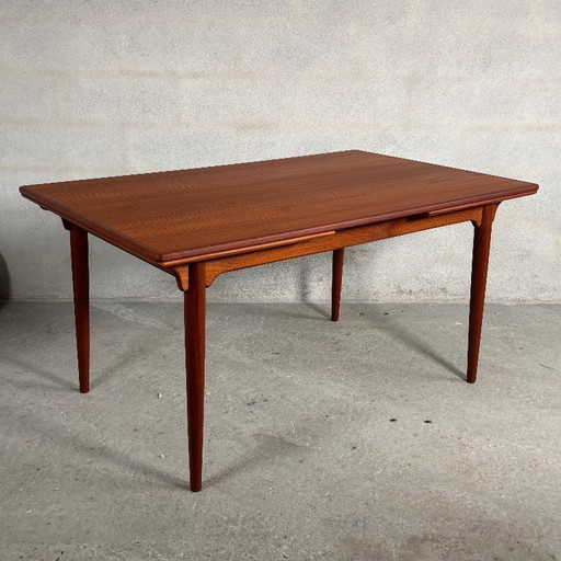 Model 50 Uitschuifbare Teakhouten Eettafel Gunni Omann Deens
