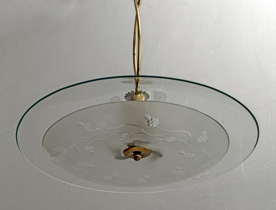 Image 1 of  Toegeschreven aan Luigi Brusotti Mid-century Italiaanse kroonluchter van glas en messing