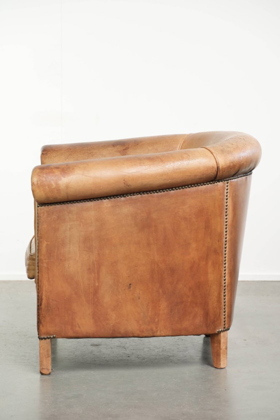 Fauteuil club robuste en cuir de mouton couleur cognac clair, avec clous décoratifs – Wood, Klassiek (photo 5 of 12)