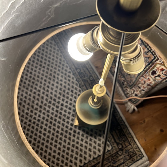 Image 1 of Grande lampada da tavolo classica in ottone con paralume nero – Metà secolo / classicamente elegante