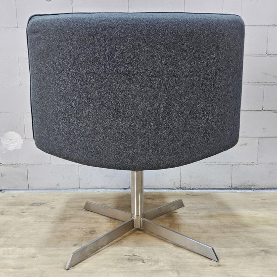 Image 1 of Juego de 2 sillones Arper Catifa 80 de tela gris/cromo (reproducción), como nuevos.