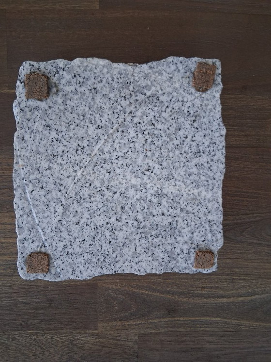 Image 1 of Teelichthalter aus grob behauenem Granit