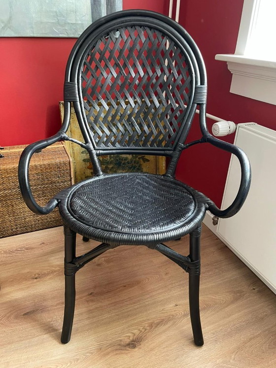 Image 1 of Silla pequeña de ratán negro
