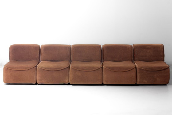 Image 1 of Canapé modulaire futuriste