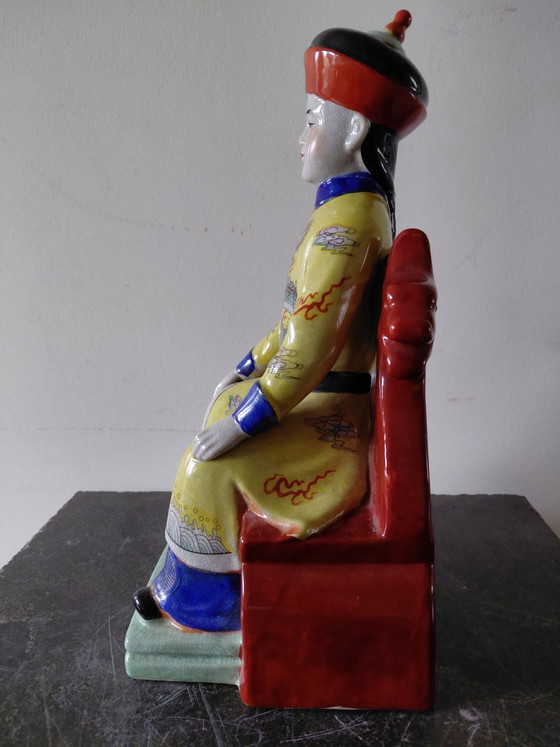 Oud porseleinen handgeschilderd beeld van een Chinese keizer. – Beeldhouwkunst, Ceramic, Porcelain (photo 2 of 5)