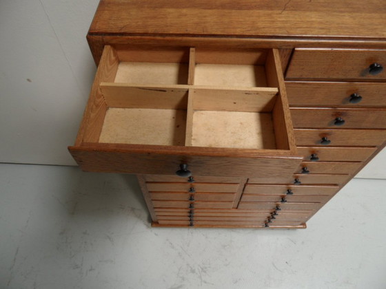 Image 1 of Antiek horlogemakers ladekastje