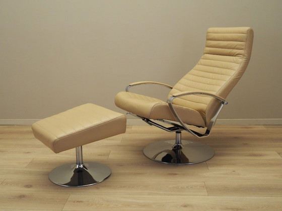 Image 1 of Conjunto de sillón y taburete Lounge, diseño danés, años 70, fabricación: BoConcept