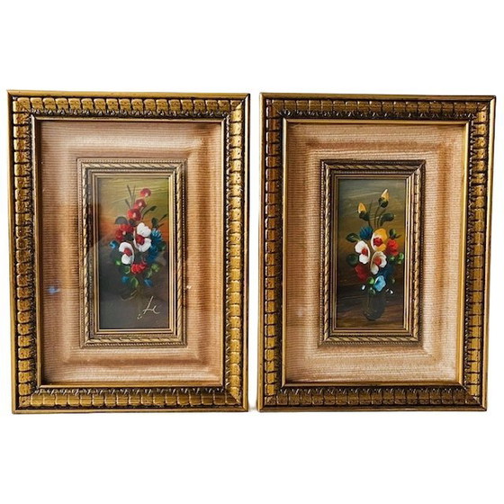 Image 1 of Set Mid-century Italiaanse olieverfschilderijen barok bloemen bloemboeket fluweel goud glas 1950's