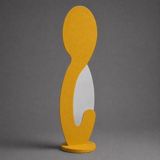 Carolina — Lámpara de mesa escultórica hecha a mano en amarillo mate | Pieza de iluminación minimalista italiana