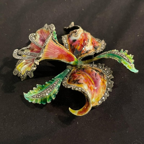 Spilla fiore di orchidea o iris smaltata in argento Mid-Century – Oggetti decorativi, Metal, Art Nouveau (photo 6 of 14)