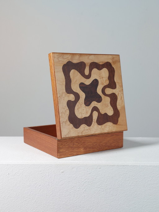 Handgemaakte vintage houten doos met inlegwerk