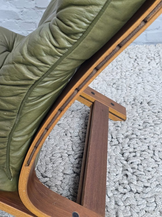 Image 1 of Sillón Rybo Rykken Ry-Wing de diseño de mediados de siglo en cuero verde oliva, Noruega, década de 1960