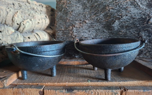 Pareja de recipientes de hierro fundido con sello – decoración industrial 