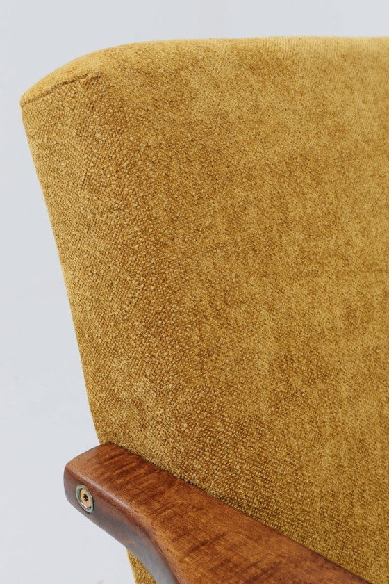 Image 1 of Poltrona vintage modello B-7727, tessuto giallo oro, restaurata, Polonia, anni '70