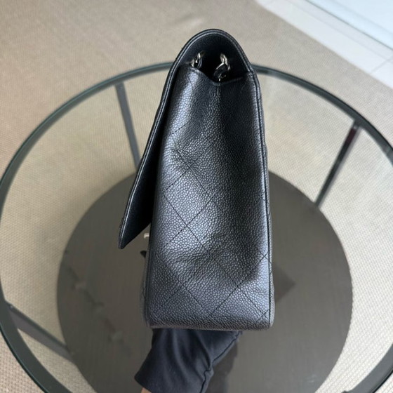 Image 1 of Borsa Chanel Classic Flap Maxi - Caviar 33CM, chiusura singola con patta, trapuntata, nera, con finiture argentate, serie 13