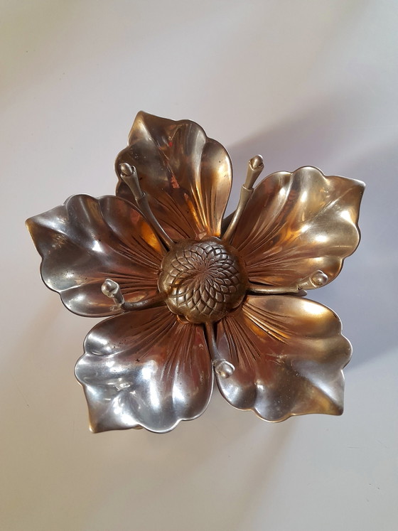 Silver-plated metal flower ashtray, 1970s – Decorative Objects (photo 5 of 7)